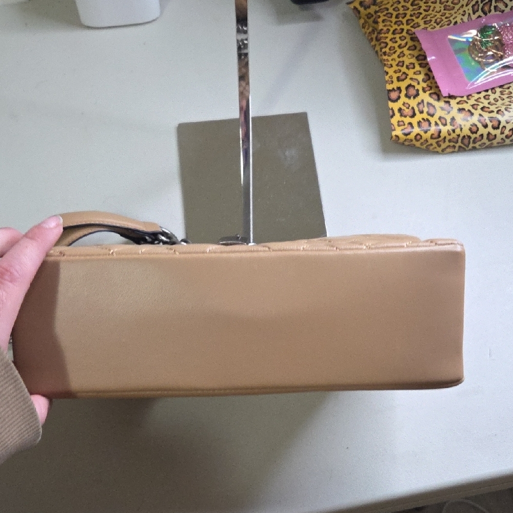 Kurt Geiger The Brixton Shoulder Bag with Chain Strap - Picture 10 of 11